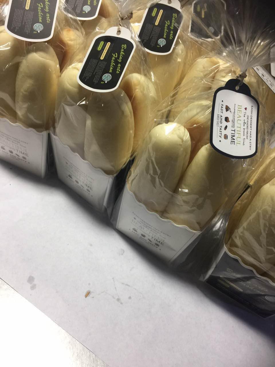 魂?duì)繅?mèng)縈的白面包，終于出現(xiàn)了。白面包，愛的就是你，我選擇，我喜歡